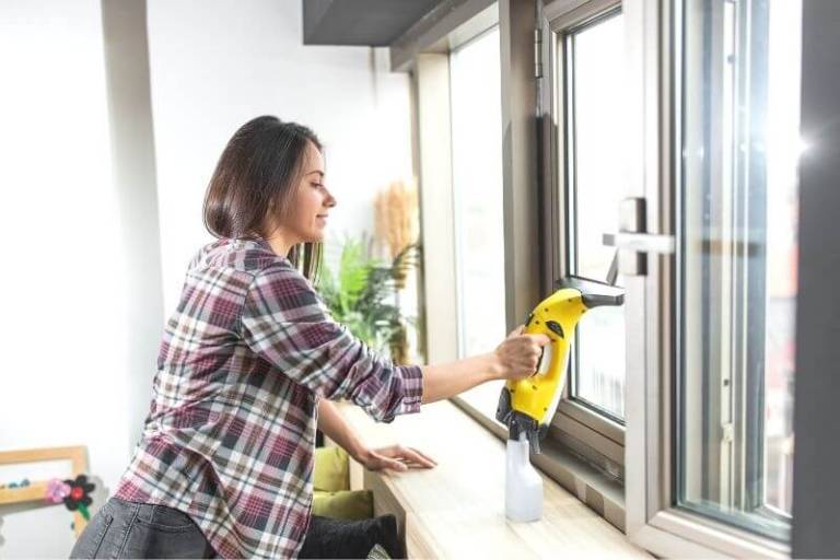 Cam Nasıl Silinir? Cam Pencere Temizlemenin Kolay Yolları