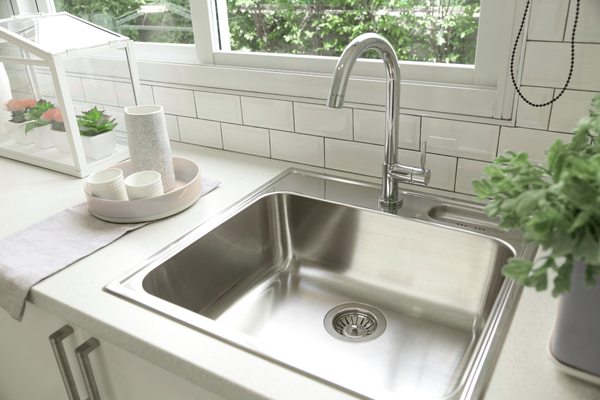 Lavabo Tıkandı Su Gitmiyor? Nedenleri ve Açma Yöntemleri